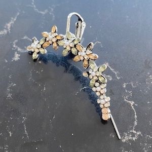 Ear cuff, one piece - great condition - only worn once for photoshoot.